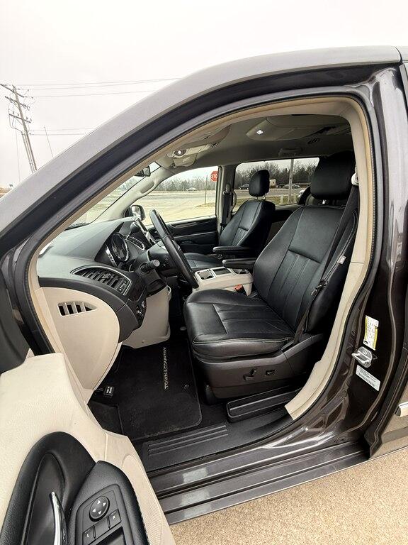 Chrysler Town & Country Touring 2016