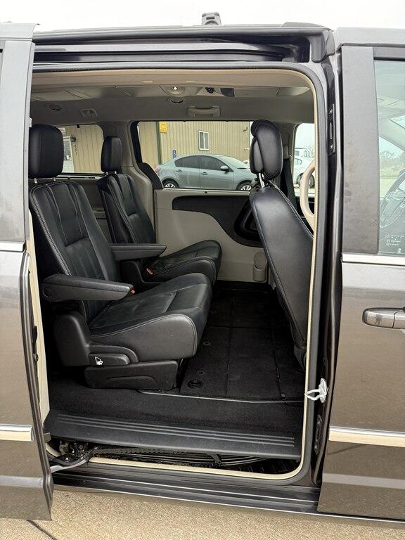 Chrysler Town & Country Touring 2016