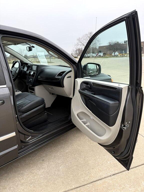 Chrysler Town & Country Touring 2016