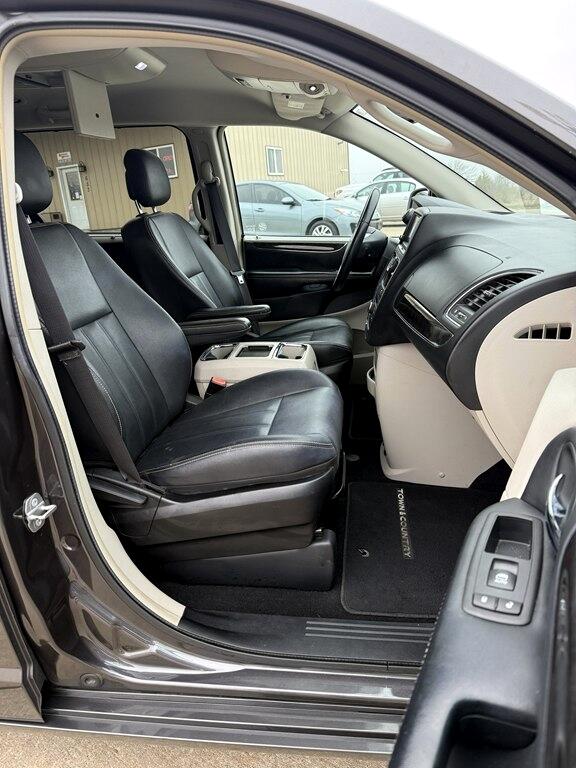Chrysler Town & Country Touring 2016
