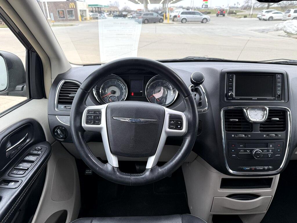 Chrysler Town & Country Touring 2016