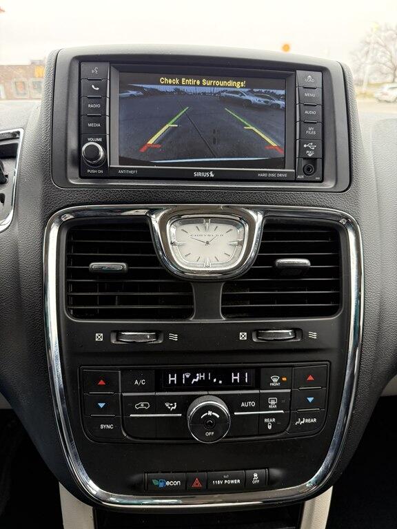 Chrysler Town & Country Touring 2016