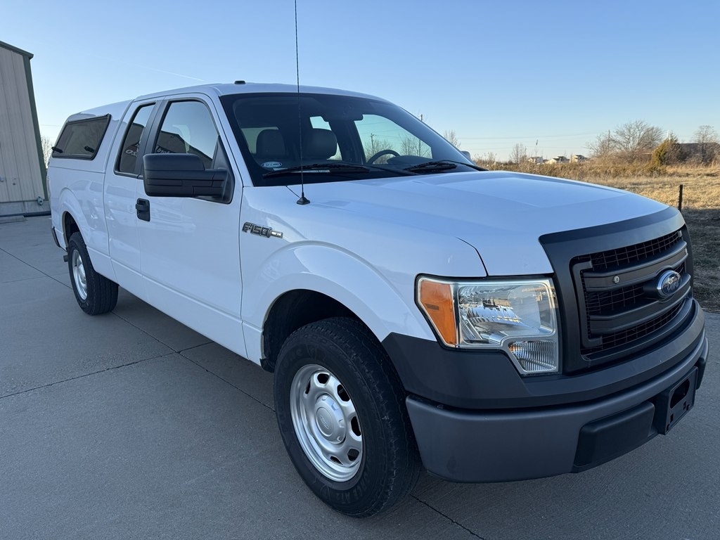 Ford F-150 XL SuperCab 8-ft. Bed 2WD 2014