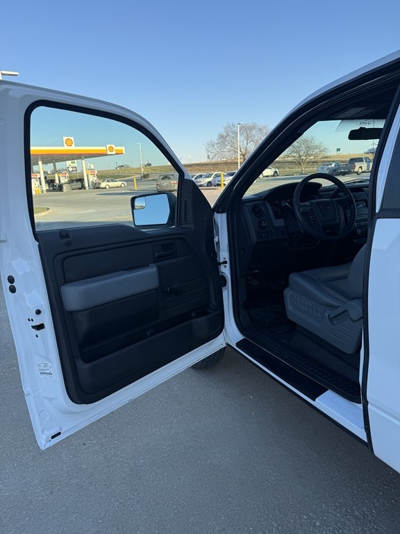 Ford F-150 XL SuperCab 8-ft. Bed 2WD 2014