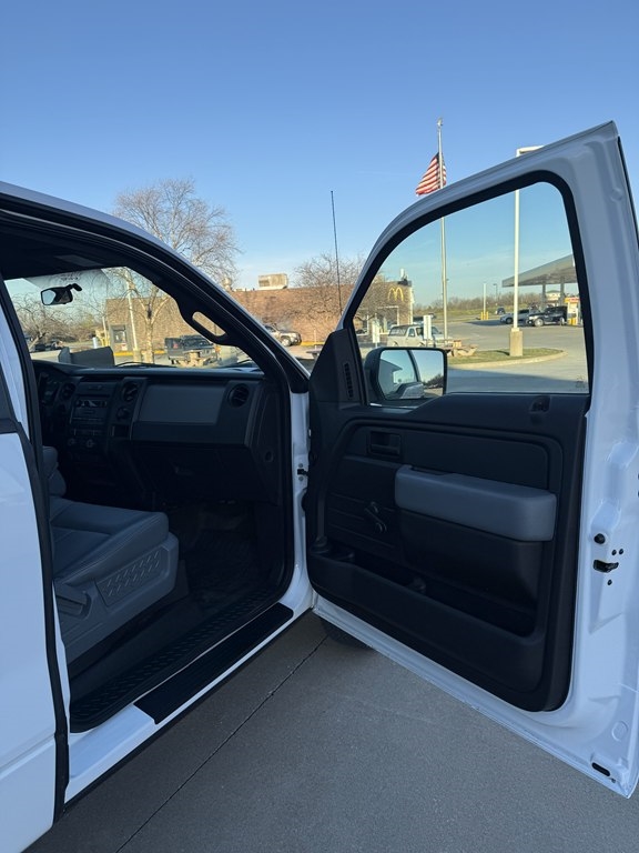 Ford F-150 XL SuperCab 8-ft. Bed 2WD 2014