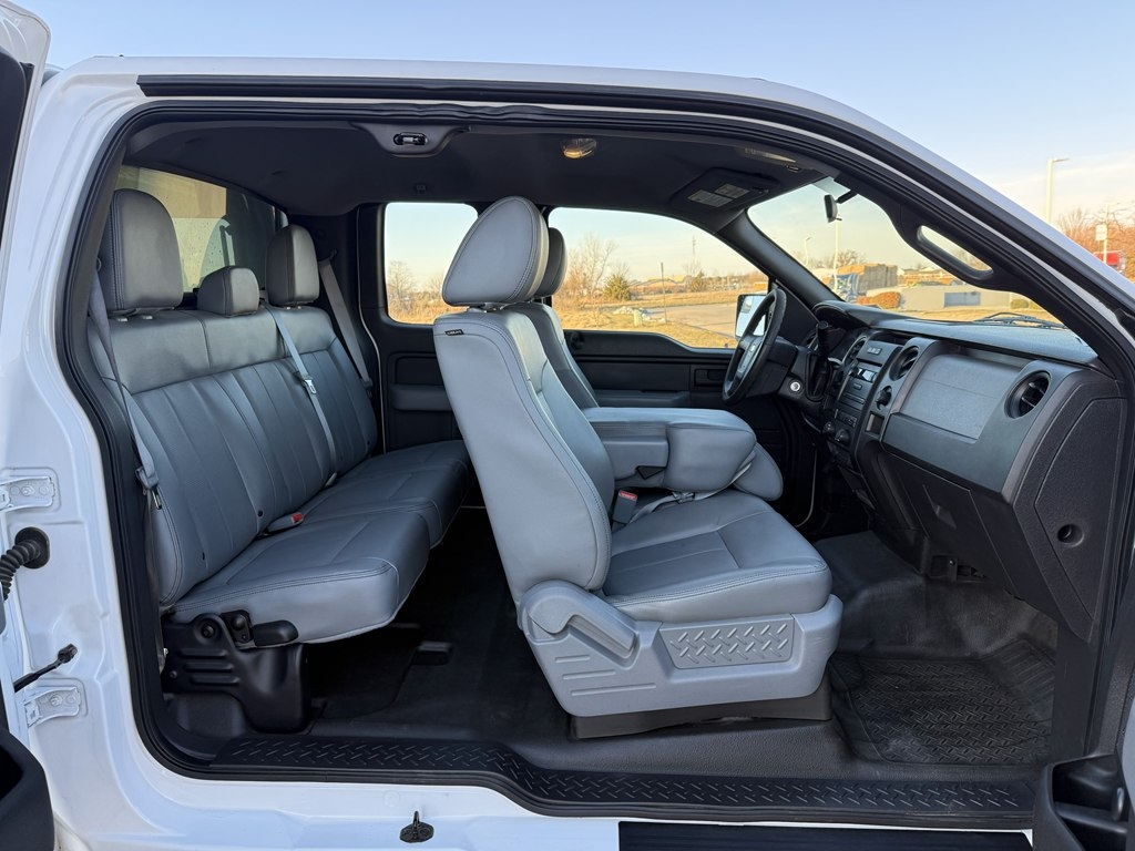 Ford F-150 XL SuperCab 8-ft. Bed 2WD 2014