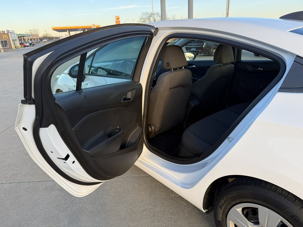 Chevrolet Cruze LS Auto 2018