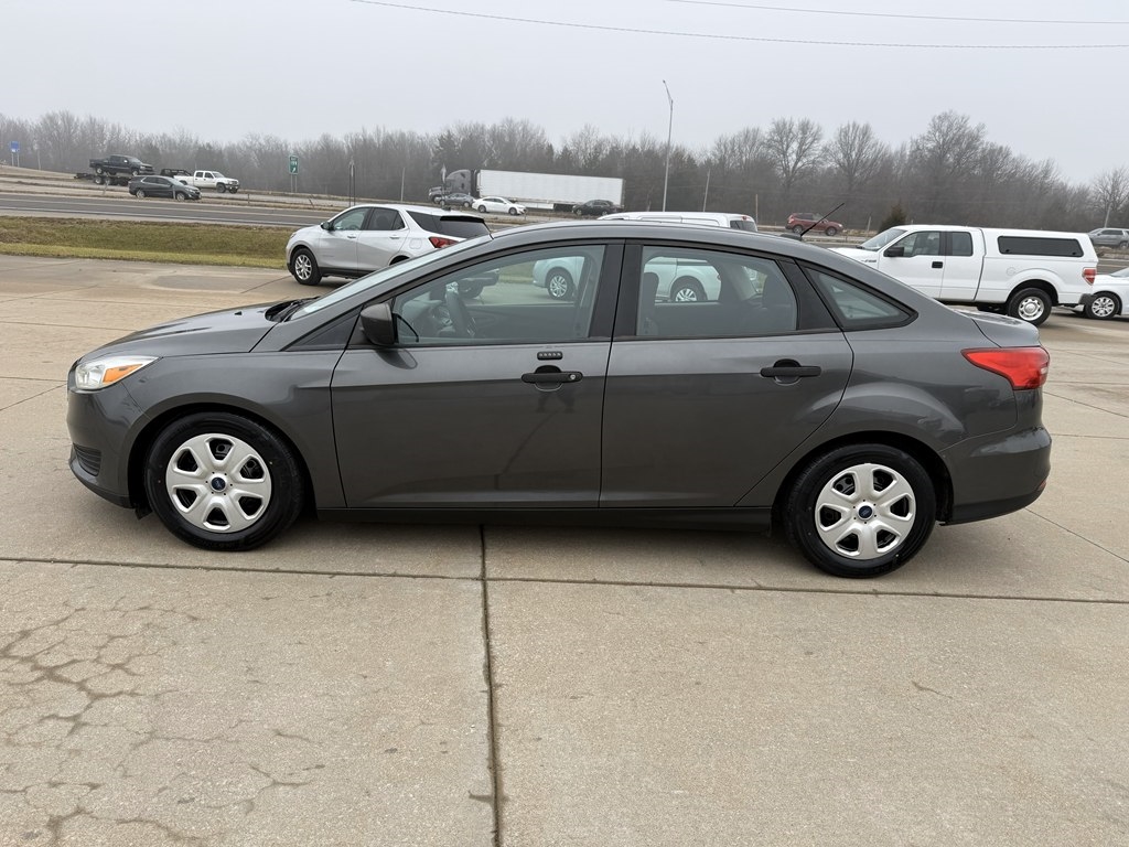 Ford Focus S Sedan 2016