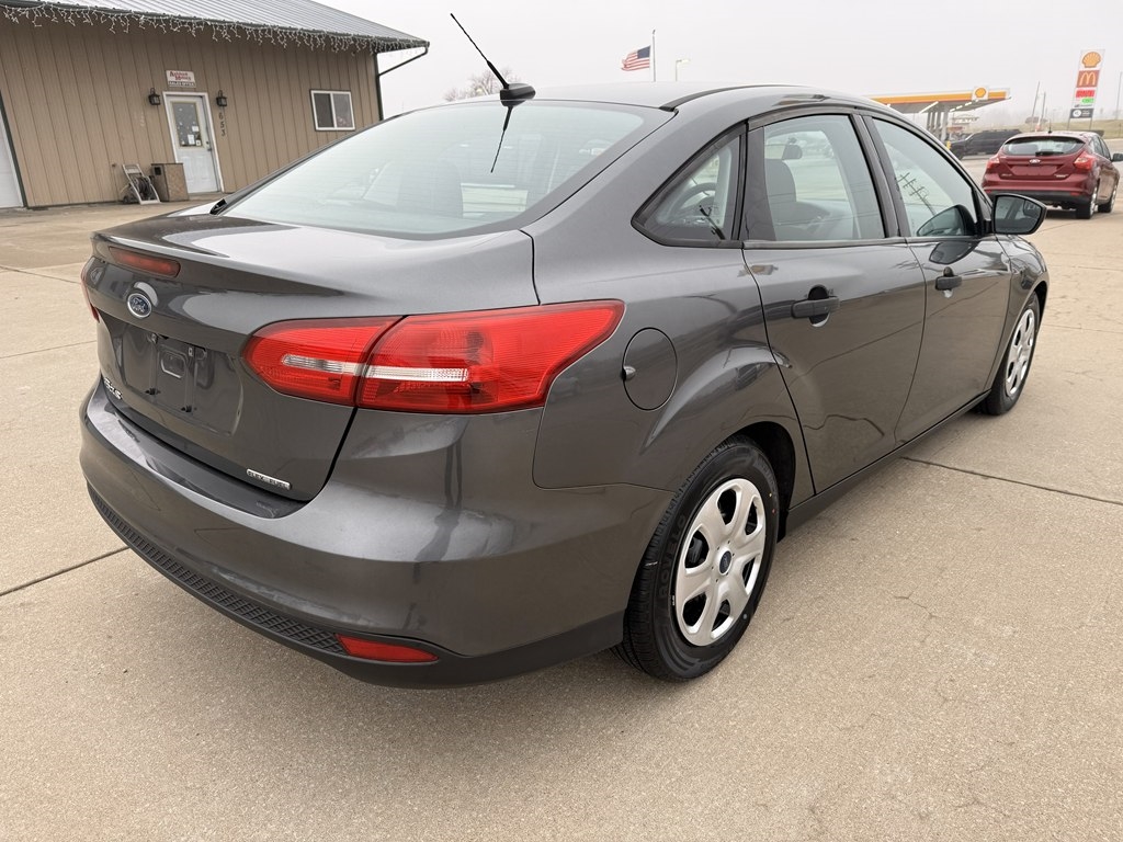 Ford Focus S Sedan 2016