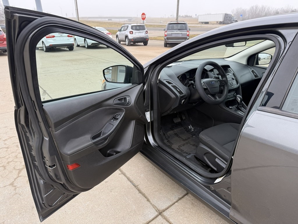 Ford Focus S Sedan 2016