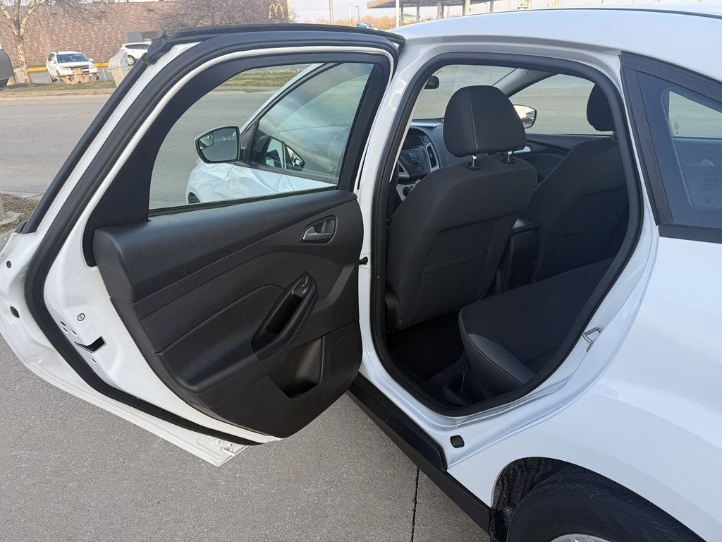 Ford Focus SE Sedan 2014