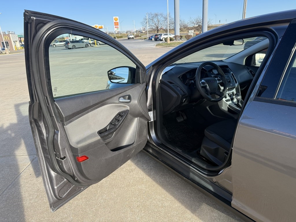 Ford Focus SE Sedan 2014