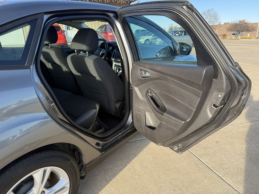 Ford Focus SE Sedan 2014