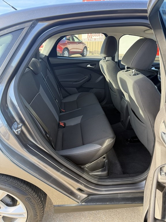 Ford Focus SE Sedan 2014