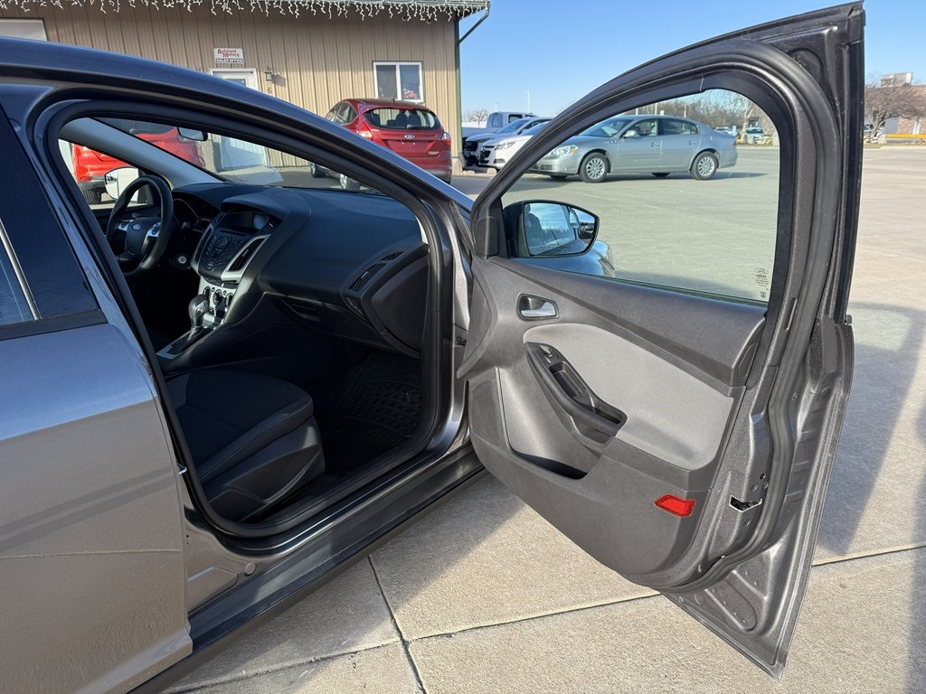 Ford Focus SE Sedan 2014