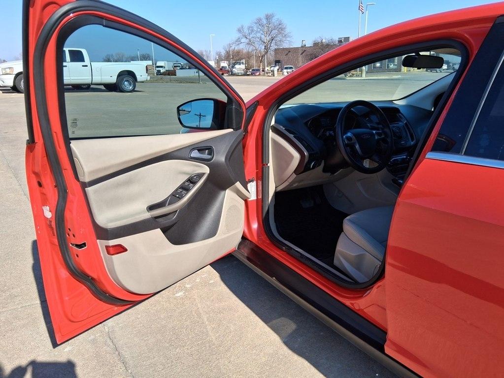 Ford Focus SEL Sedan 2012