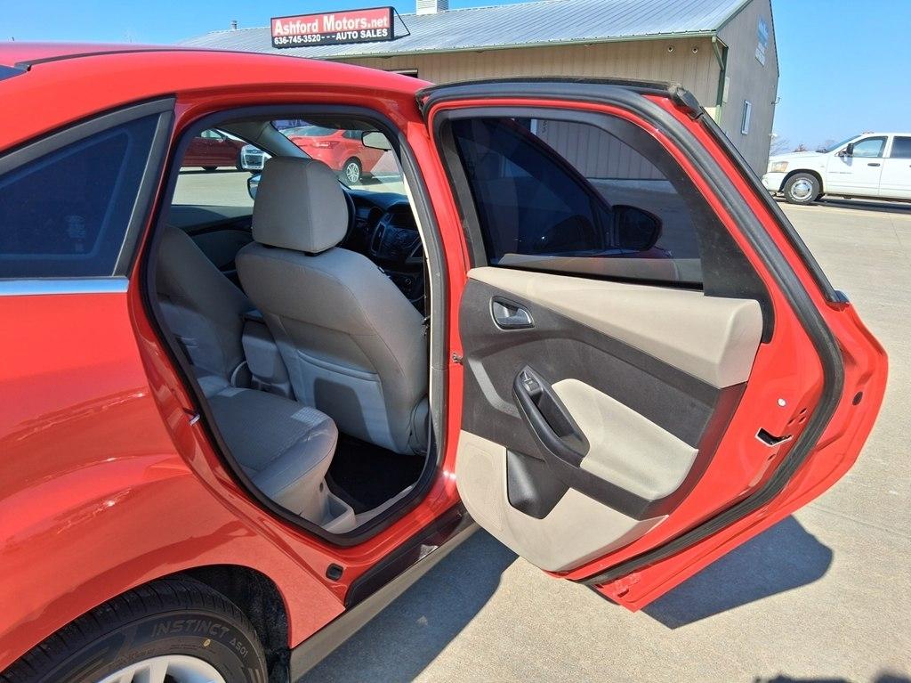 Ford Focus SEL Sedan 2012