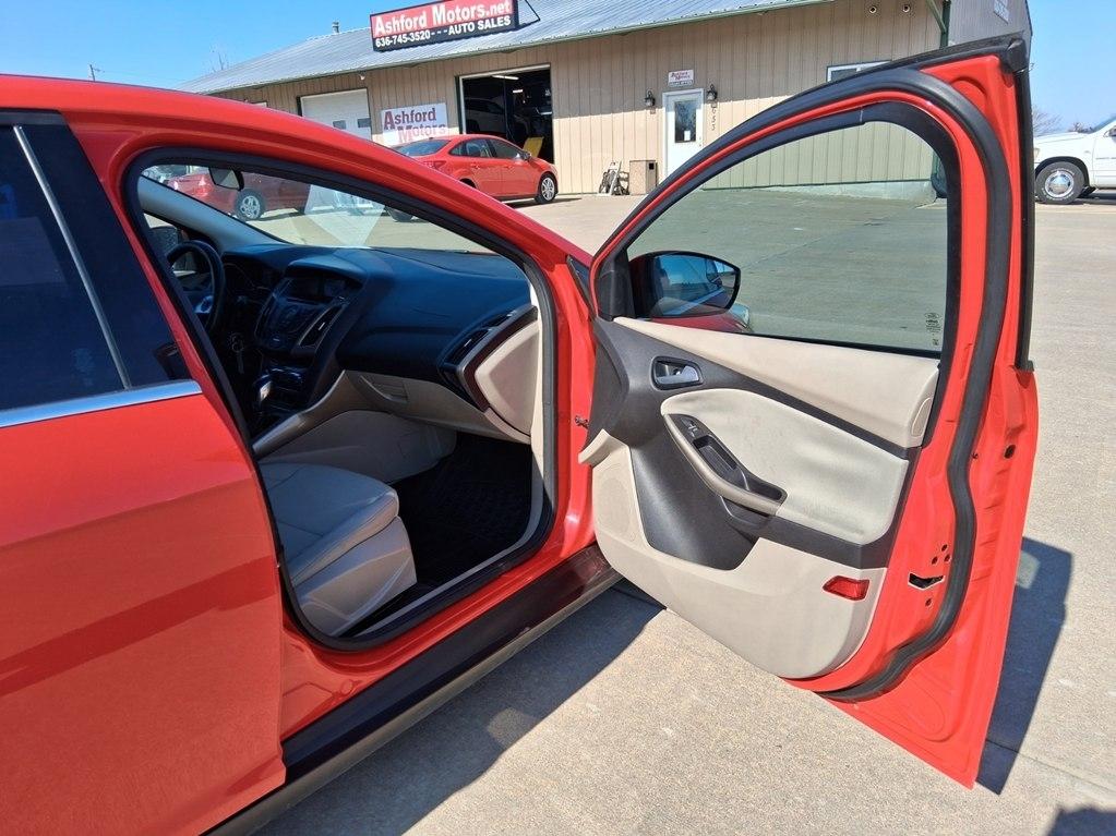 Ford Focus SEL Sedan 2012