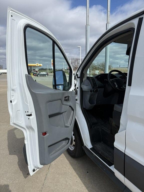 Ford Transit Cargo Van T-250 130" Low Rf 9000 GVWR Swing-Out RH Dr 2015