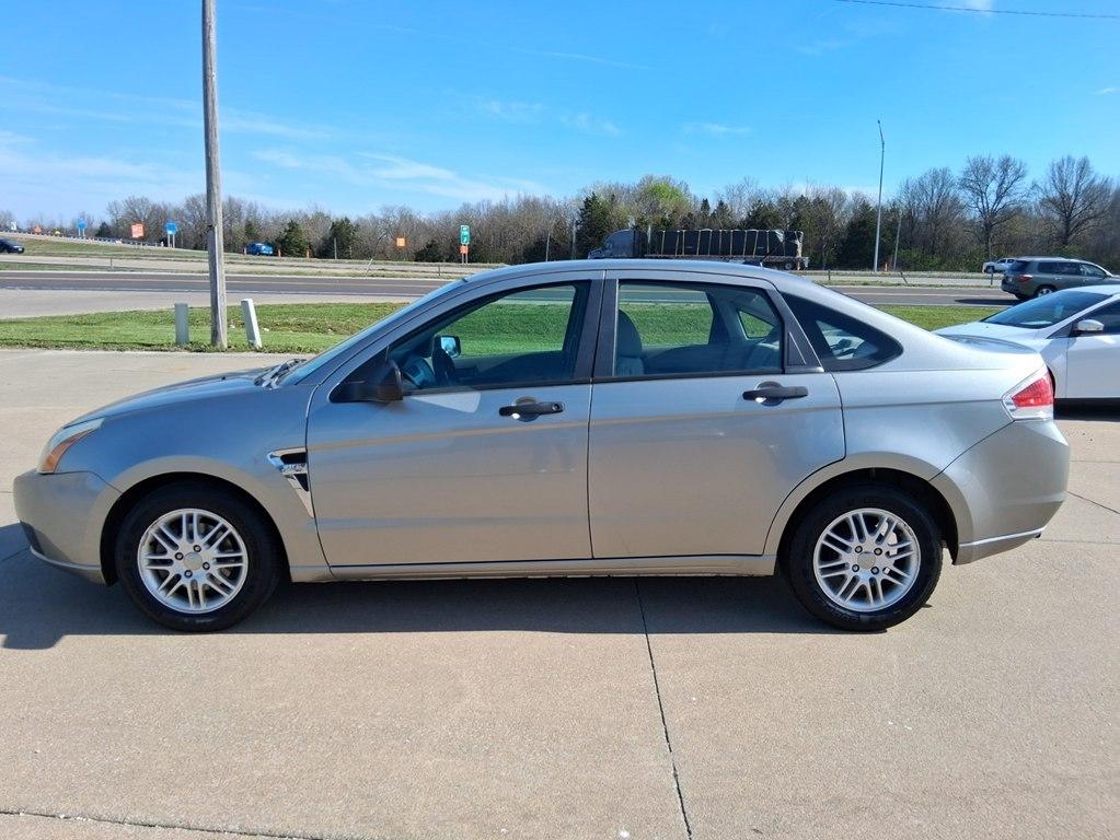 Ford Focus 4dr Sdn SES 2008