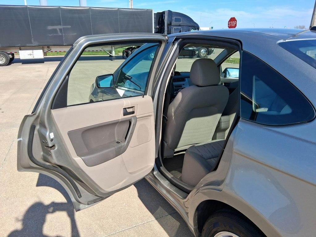 Ford Focus 4dr Sdn SES 2008