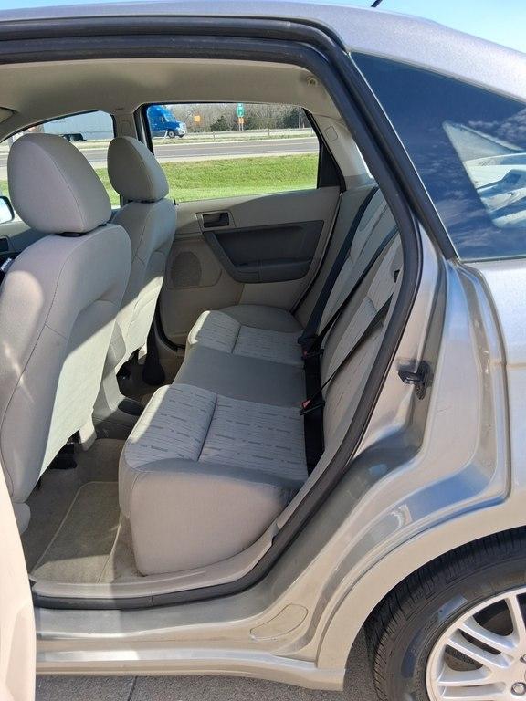 Ford Focus 4dr Sdn SES 2008