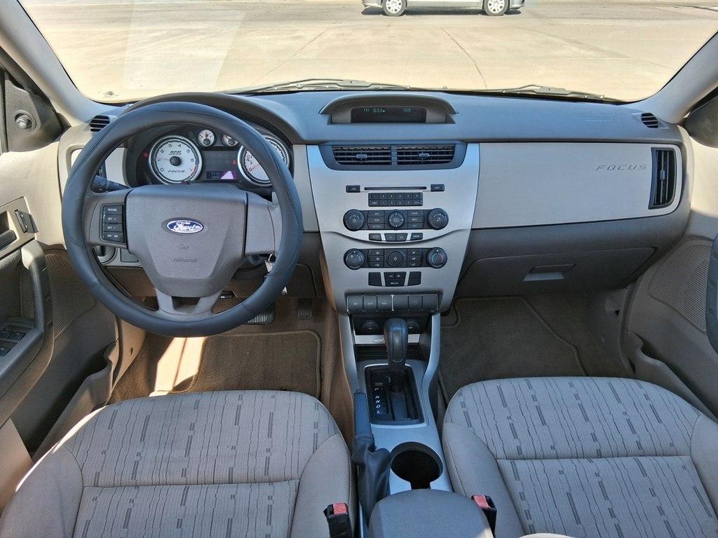 Ford Focus 4dr Sdn SES 2008