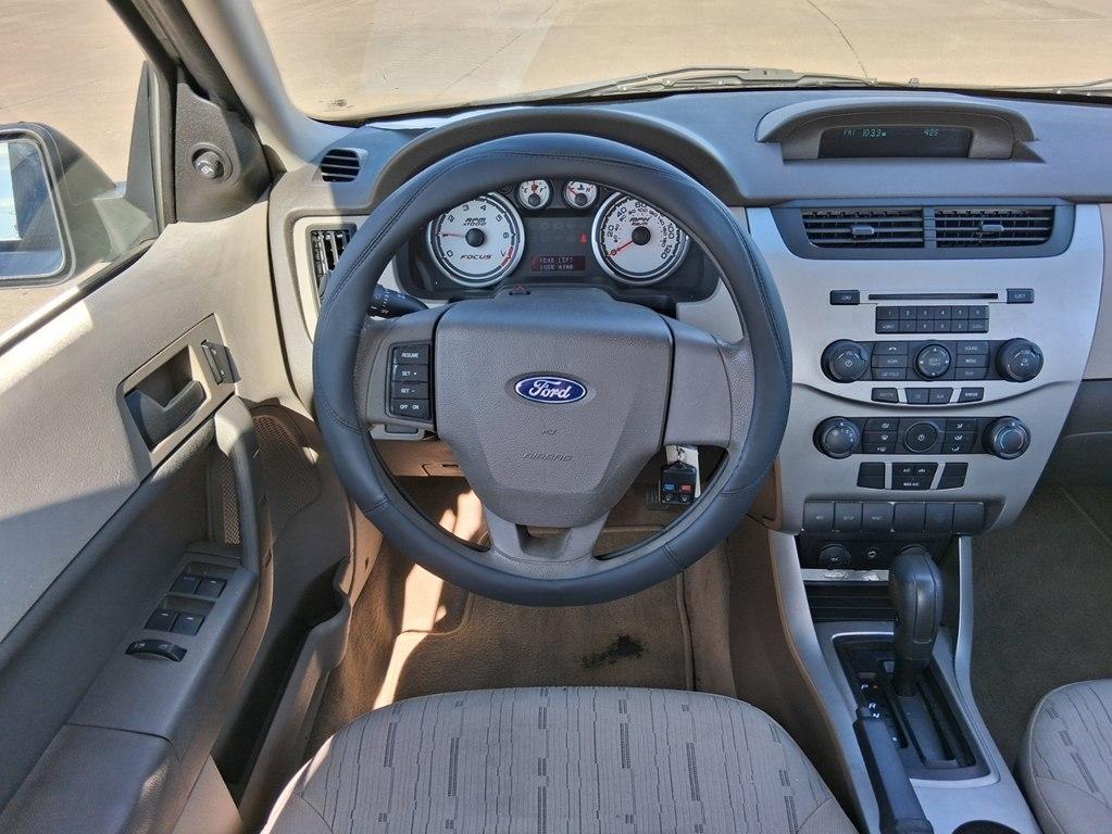 Ford Focus 4dr Sdn SES 2008