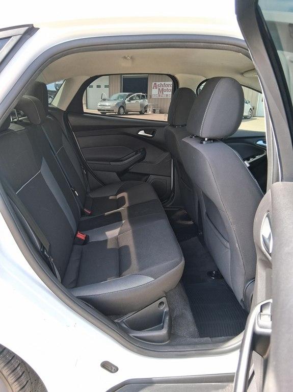 Ford Focus 4dr Sdn SE 2014