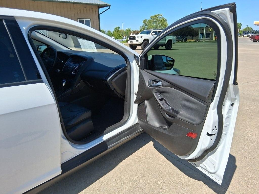 Ford Focus 4dr Sdn SE 2015