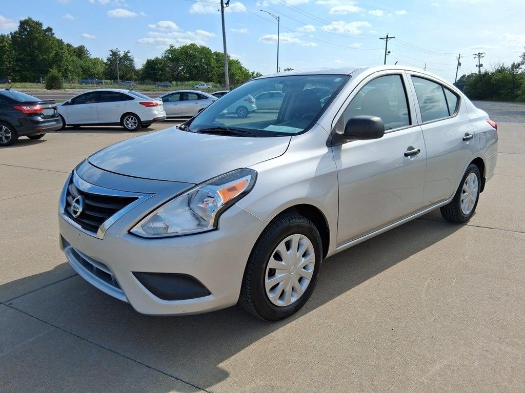 Nissan Versa 4dr Sdn Manual 1.6 S 2015