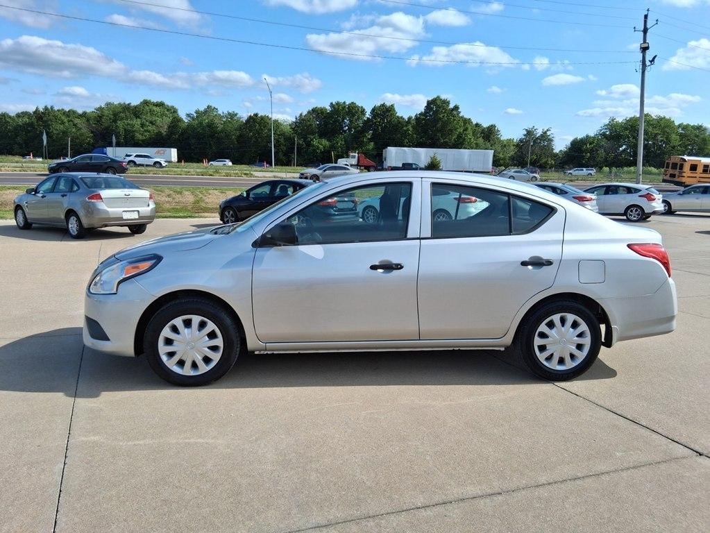 Nissan Versa 4dr Sdn Manual 1.6 S 2015
