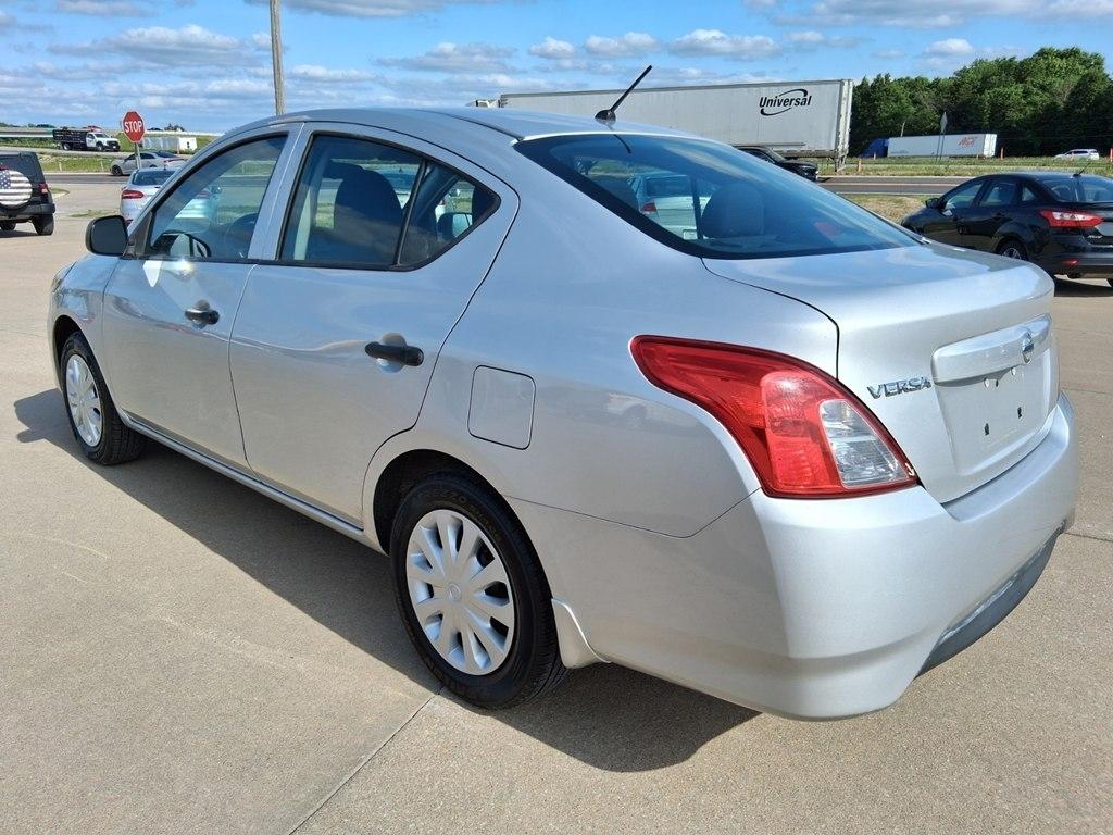 Nissan Versa 4dr Sdn Manual 1.6 S 2015