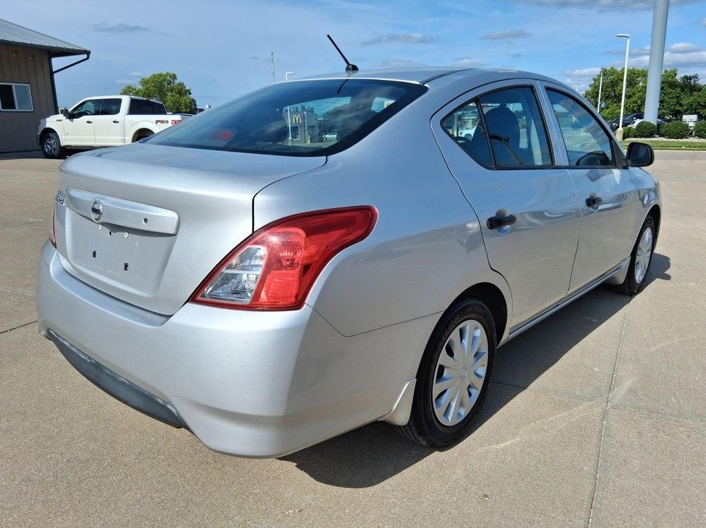 Nissan Versa 4dr Sdn Manual 1.6 S 2015