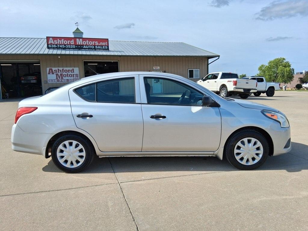 Nissan Versa 4dr Sdn Manual 1.6 S 2015