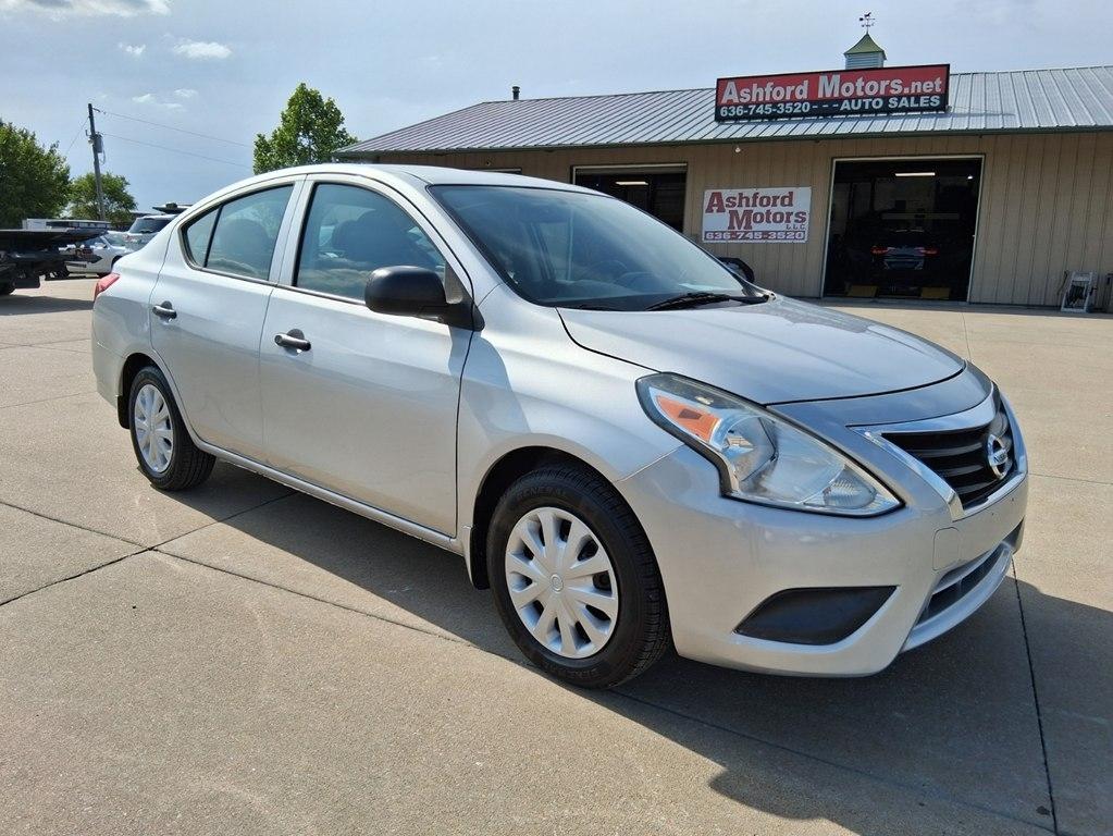 Nissan Versa 4dr Sdn Manual 1.6 S 2015