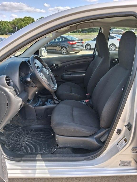 Nissan Versa 4dr Sdn Manual 1.6 S 2015