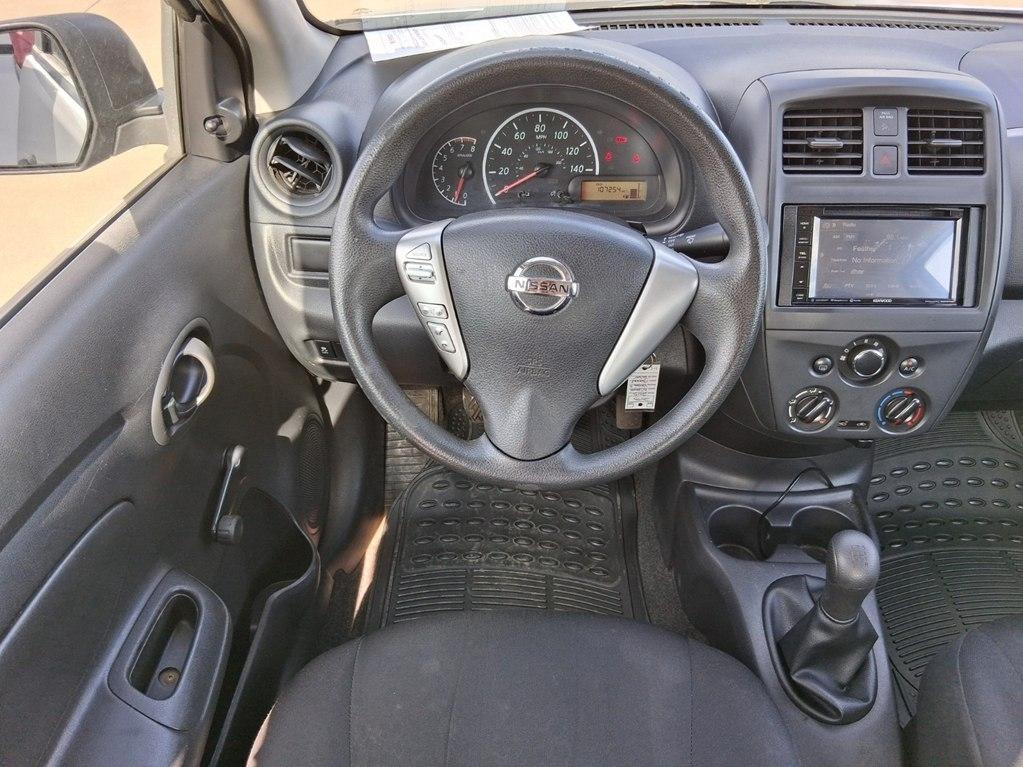 Nissan Versa 4dr Sdn Manual 1.6 S 2015
