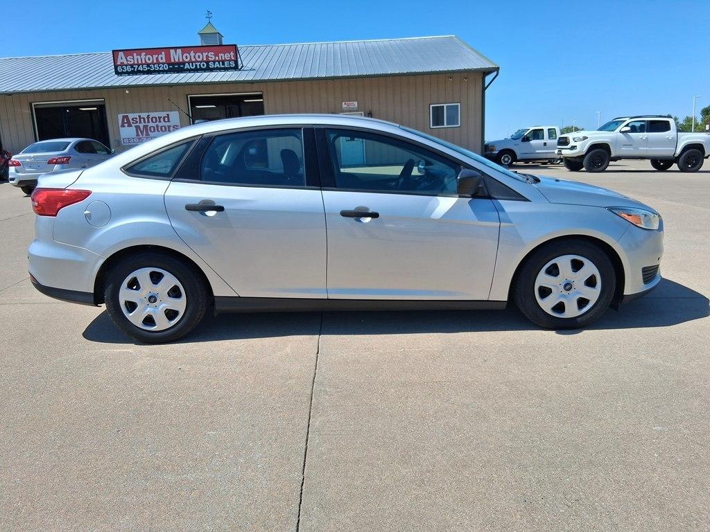 Ford Focus 4dr Sdn S 2016