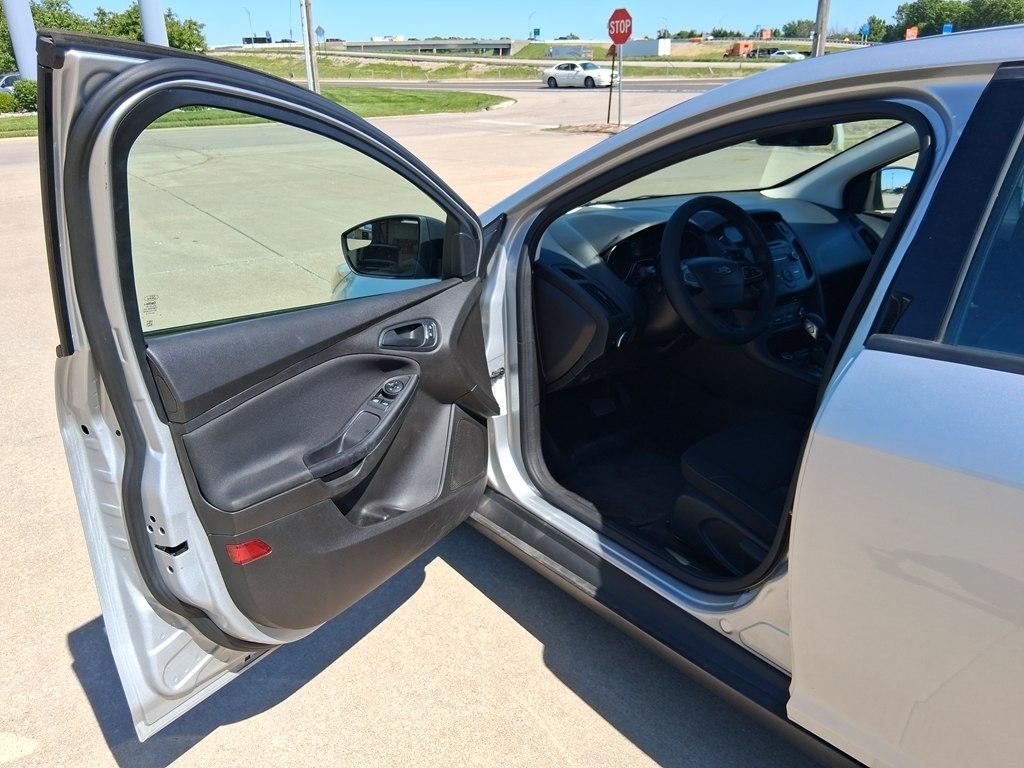 Ford Focus 4dr Sdn S 2016