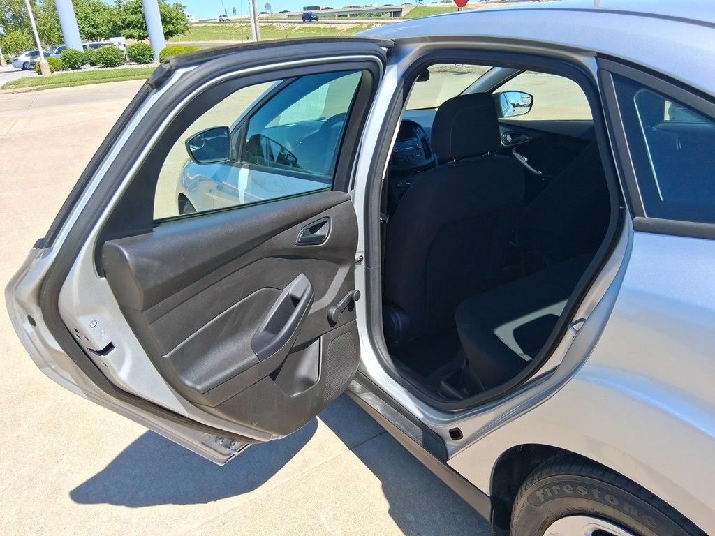 Ford Focus 4dr Sdn S 2016