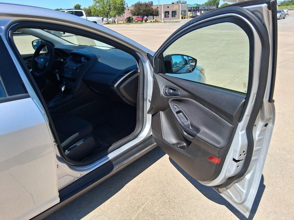 Ford Focus 4dr Sdn S 2016