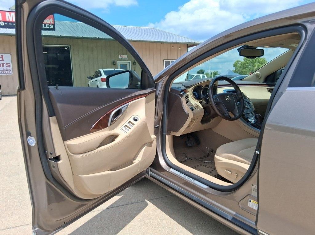 Buick LaCrosse 4dr Sdn CX 2011