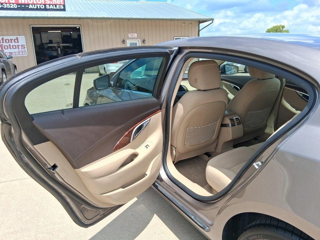 Buick LaCrosse 4dr Sdn CX 2011