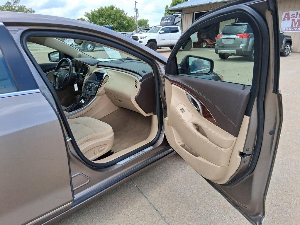 Buick LaCrosse 4dr Sdn CX 2011