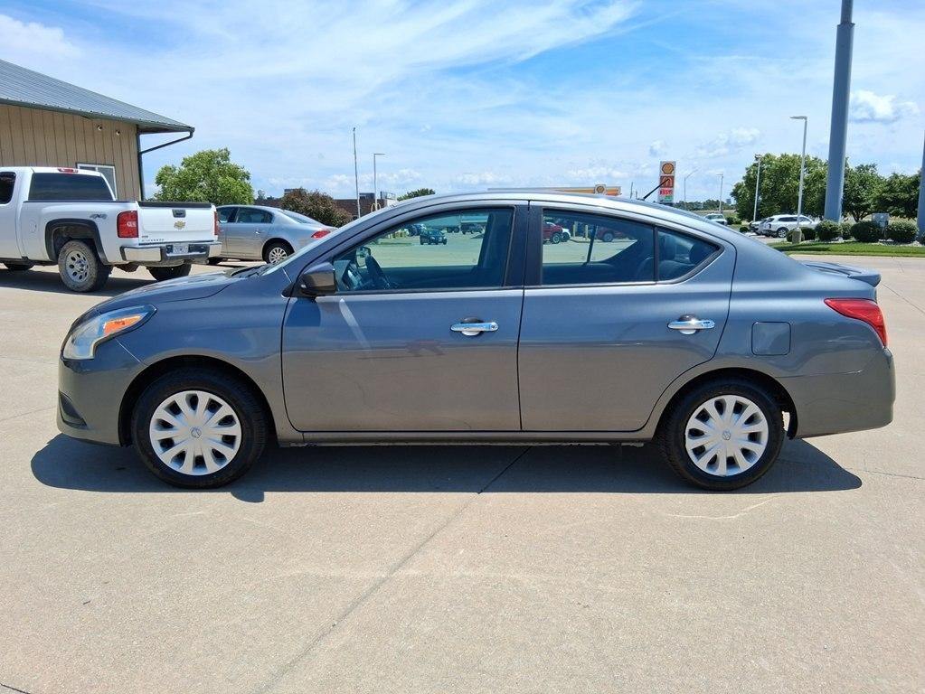 Nissan Versa Sedan SV CVT 2019