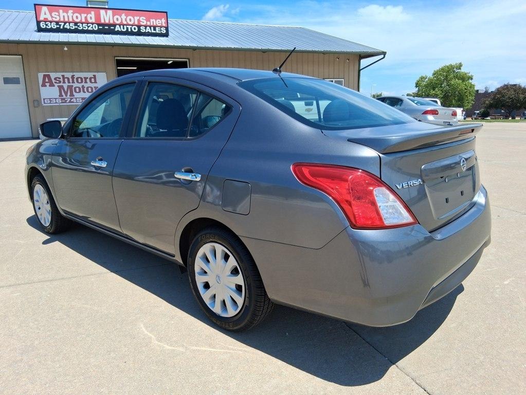 Nissan Versa Sedan SV CVT 2019