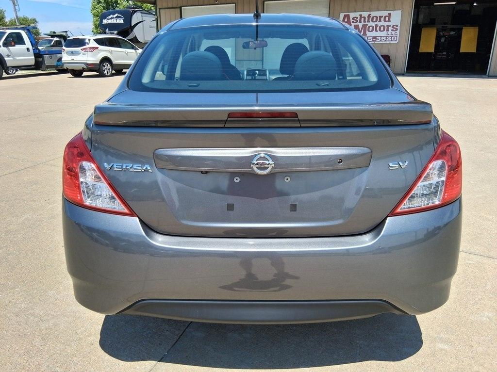 Nissan Versa Sedan SV CVT 2019