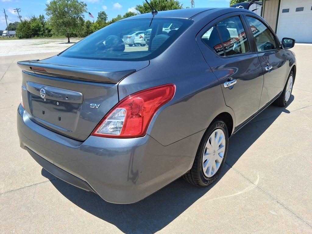 Nissan Versa Sedan SV CVT 2019