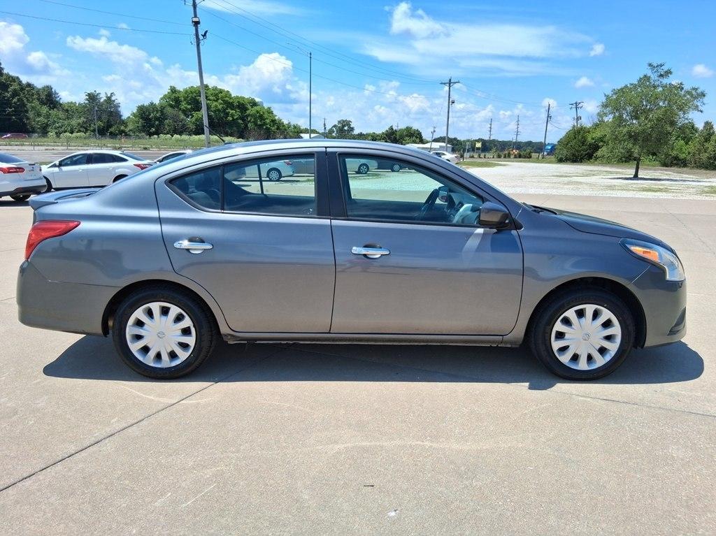 Nissan Versa Sedan SV CVT 2019